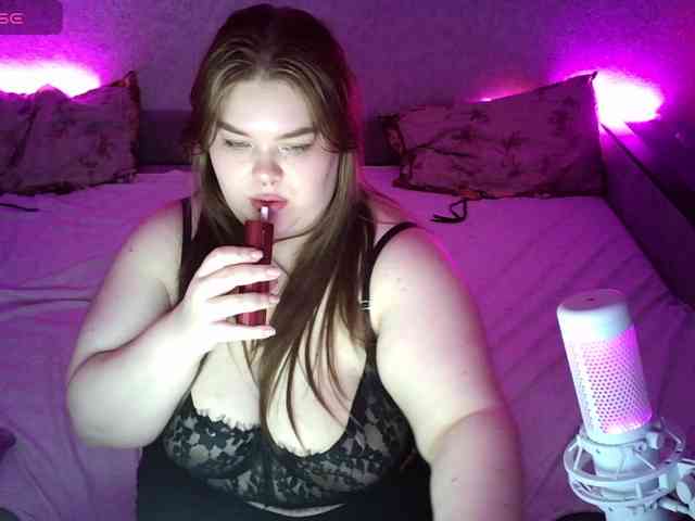 LovelyEmily webcam