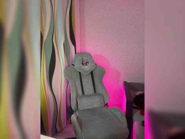 LovelyEmily webcam