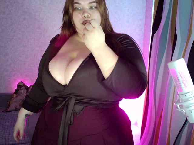 LovelyEmily webcam