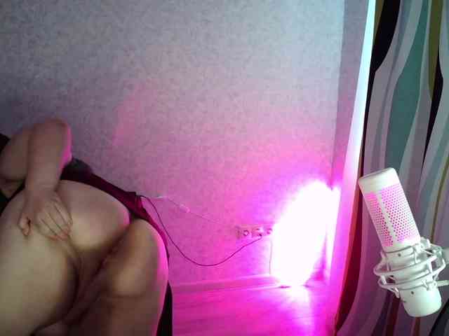 LovelyEmily webcam