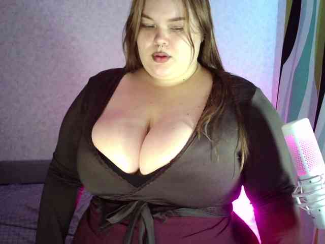 LovelyEmily webcam