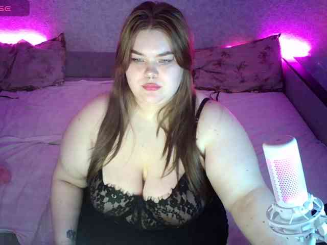 LovelyEmily webcam