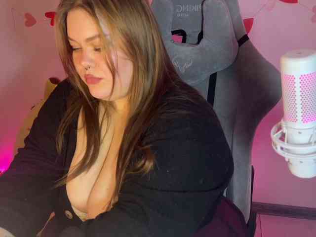 LovelyEmily webcam