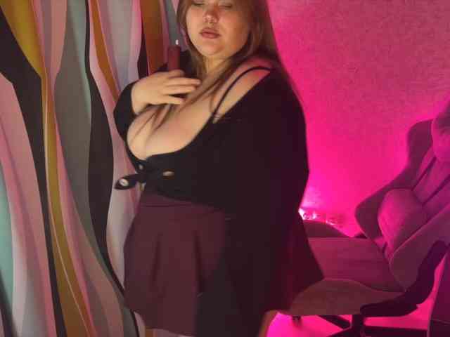 LovelyEmily webcam