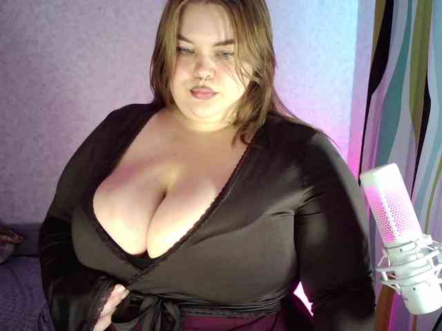 LovelyEmily webcam