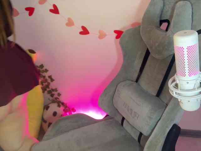 LovelyEmily webcam