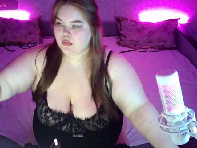 LovelyEmily webcam