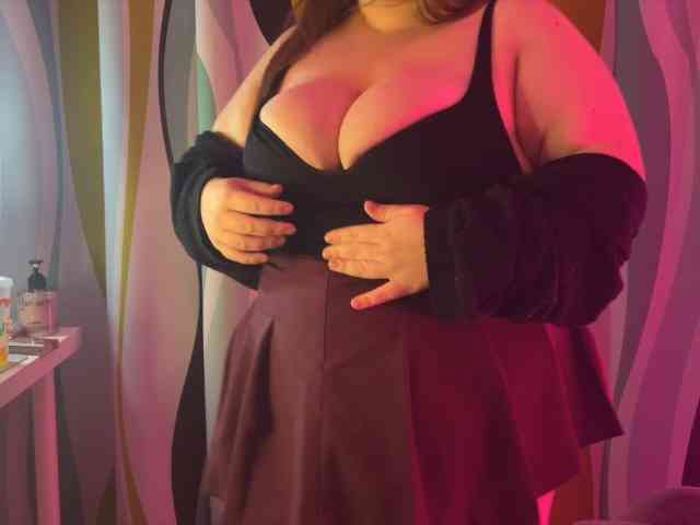 LovelyEmily webcam