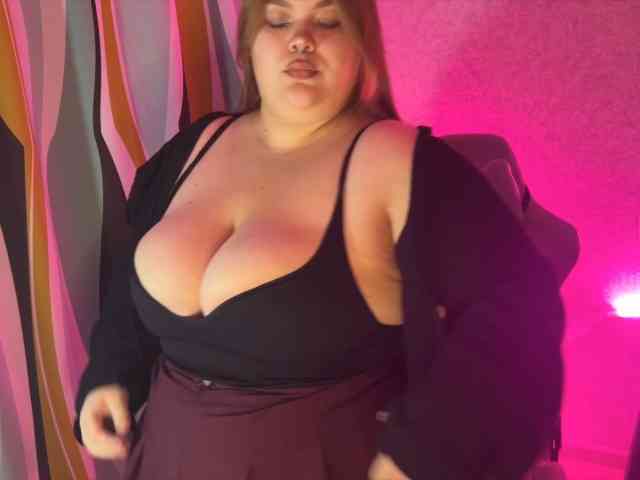 LovelyEmily webcam