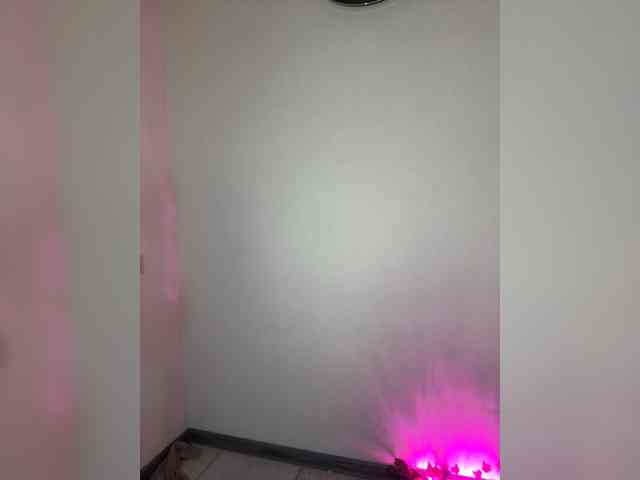 LovelyEmily webcam