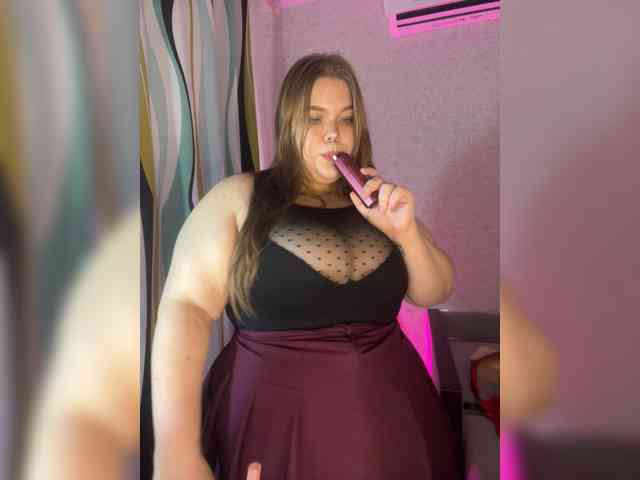 LovelyEmily webcam