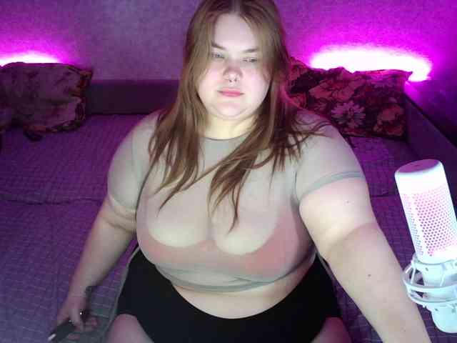 LovelyEmily webcam