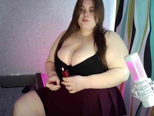 LovelyEmily webcam
