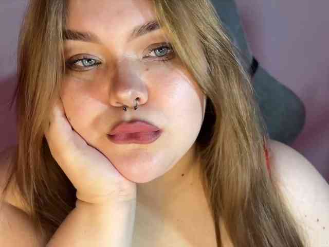 LovelyEmily webcam