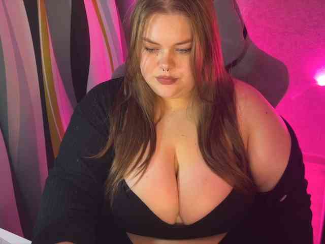 LovelyEmily webcam