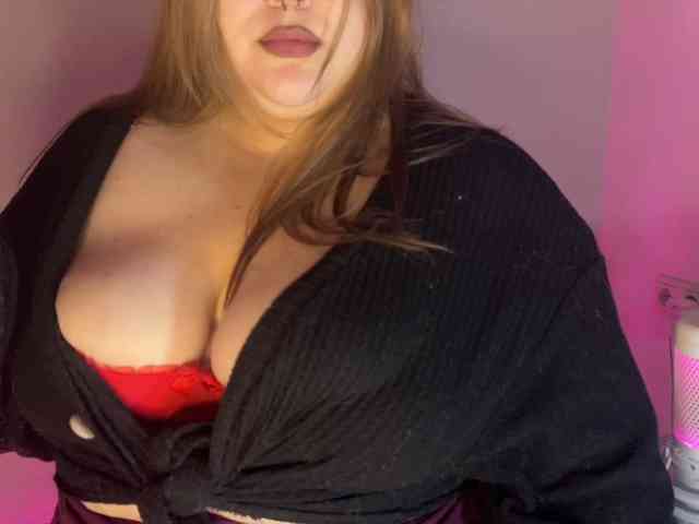 LovelyEmily webcam