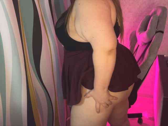 Model: LovelyEmily