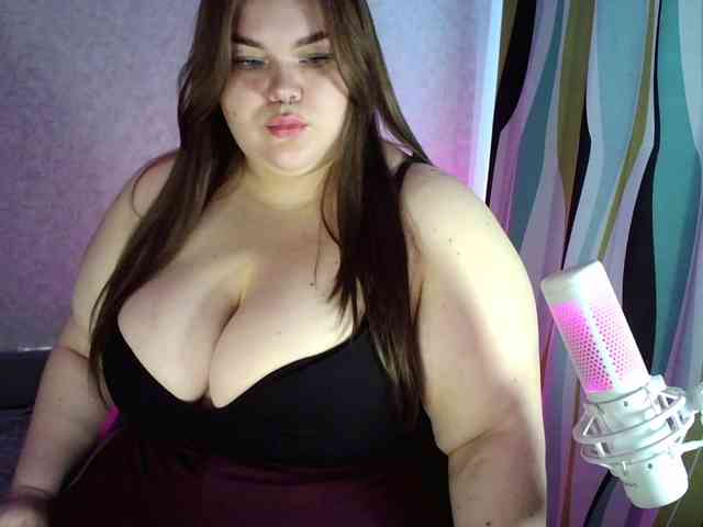 LovelyEmily webcam