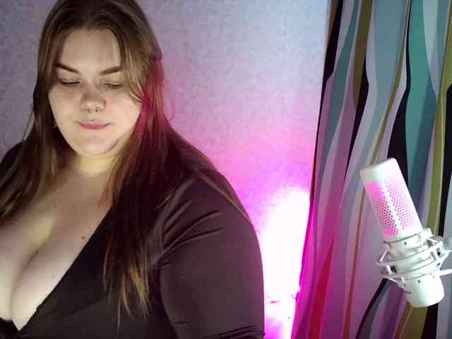 LovelyEmily webcam