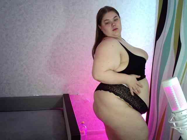 LovelyEmily webcam