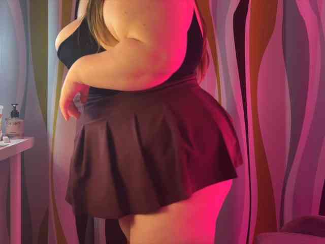 LovelyEmily webcam