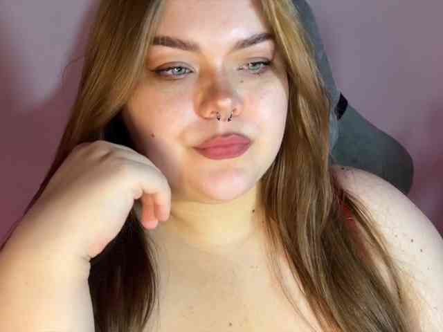 LovelyEmily webcam