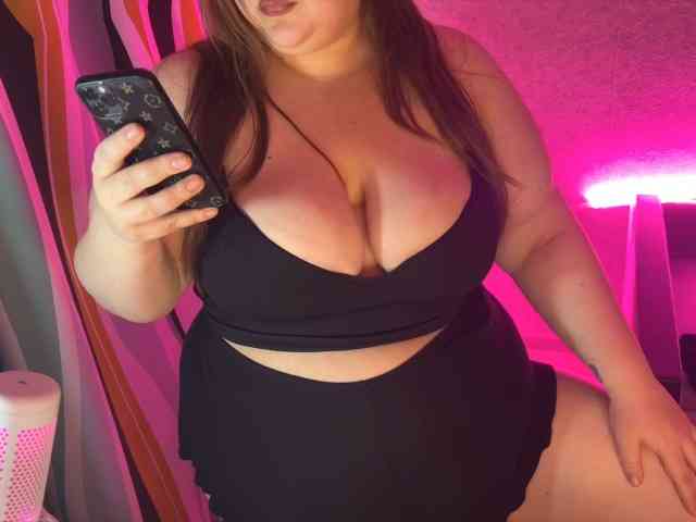LovelyEmily webcam