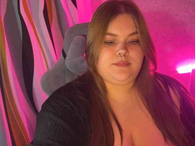 LovelyEmily webcam