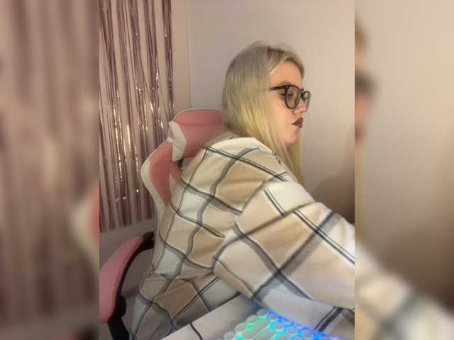 DollVice, en vivo ahora en BongaCams