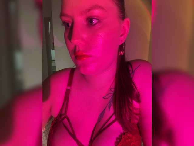 DollVice live webcam show
