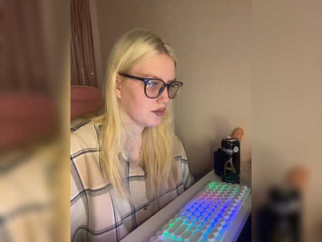 DollVice, en directo ahora en BongaCams