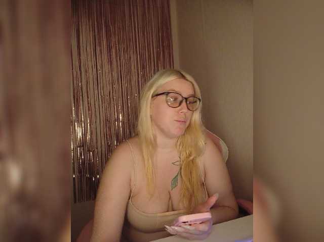 DollVice live cam preview