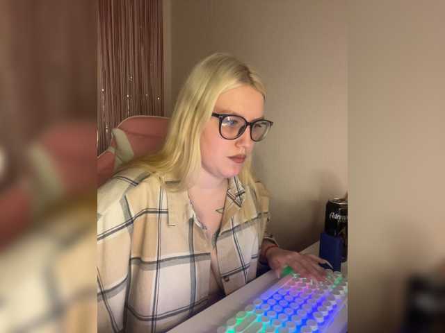 DollVice, live now on BongaCams