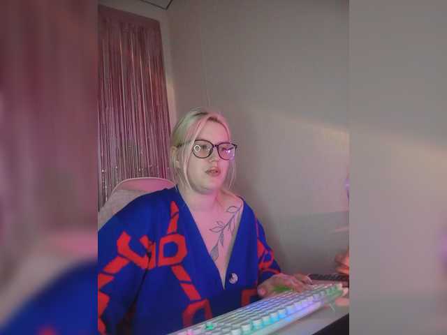 le modèle DollVice est en webcam porno dans un show sur le site bongacams, il possède les tags suivants: White/Caucasian,Blonde,Shaved