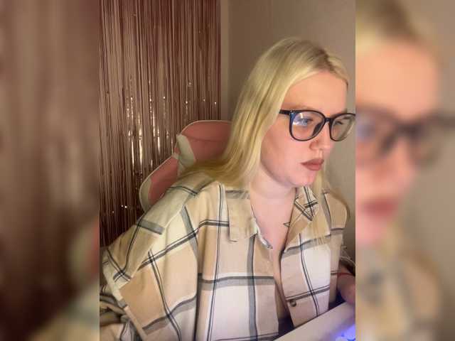 DollVice, en directo ahora en BongaCams