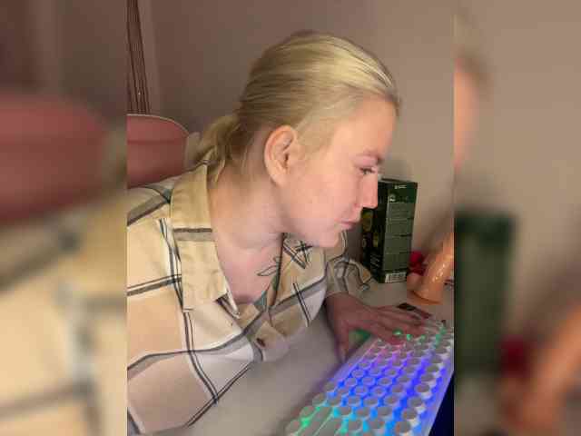 DollVice webcam