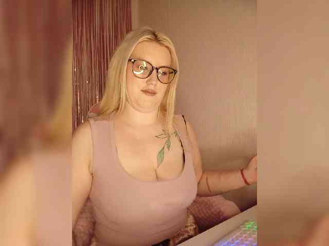 DollVice webcam