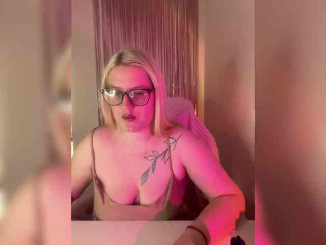 private live sex show DollVice