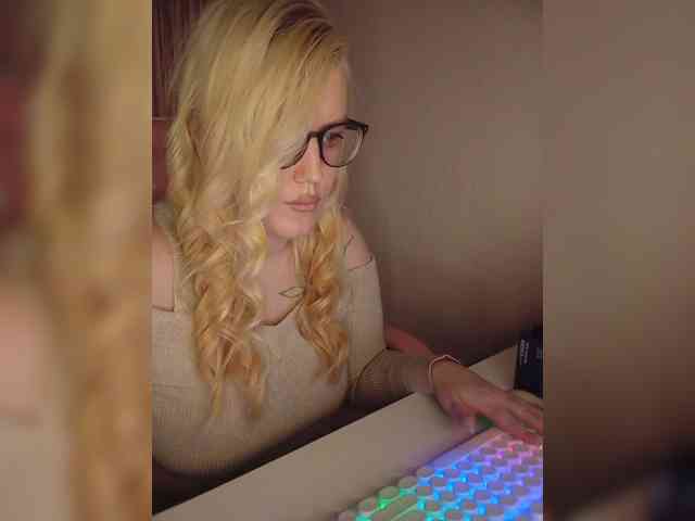 DollVice webcam