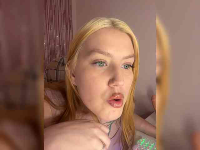 DollVice webcam
