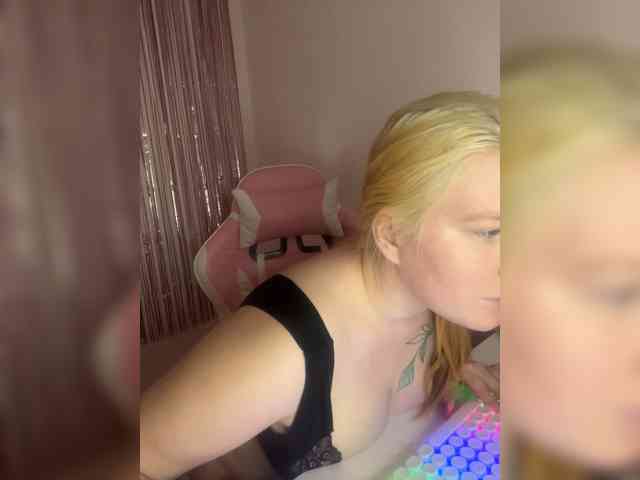 DollVice webcam