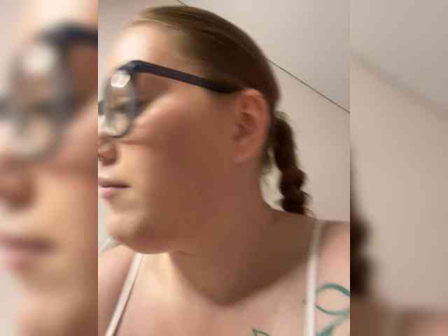 DollVice webcam