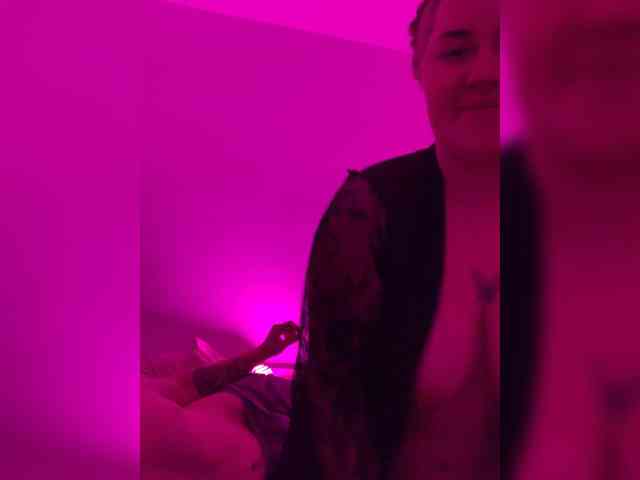 MoonAuraaa webcam