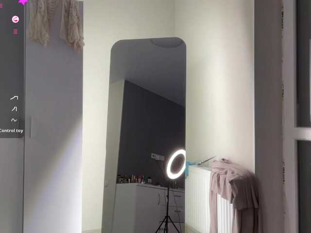 Moonika's BongaCams show and profile