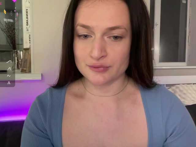 Moonika's BongaCams show and profile