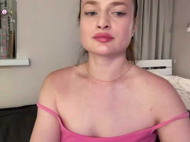 Moonika live cam on BongaCams
