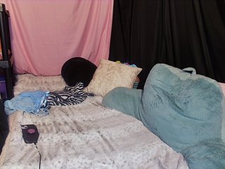 KatieKuada's Live Webcam