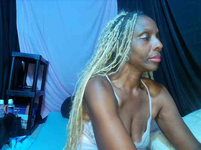KatieKuada webcam