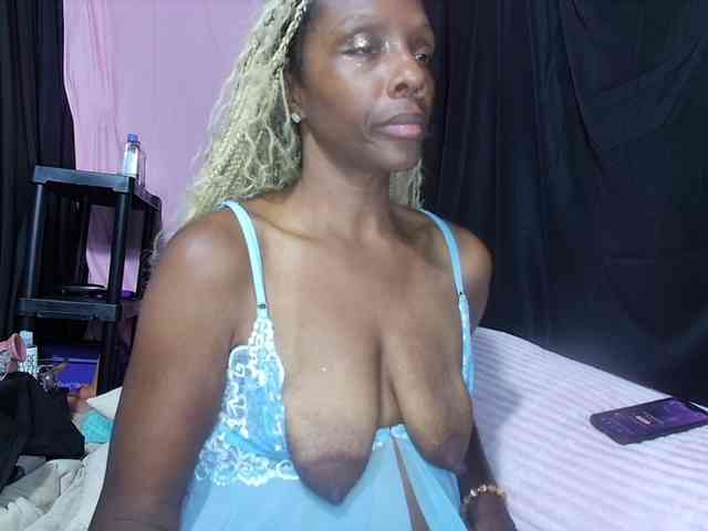 KatieKuada webcam