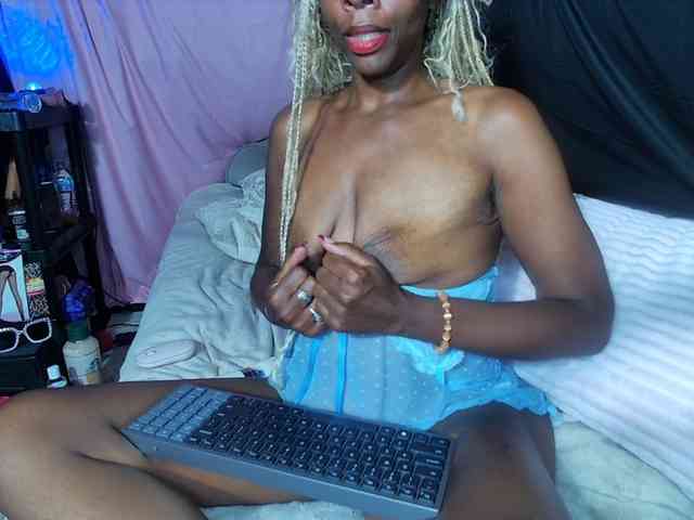 KatieKuada webcam